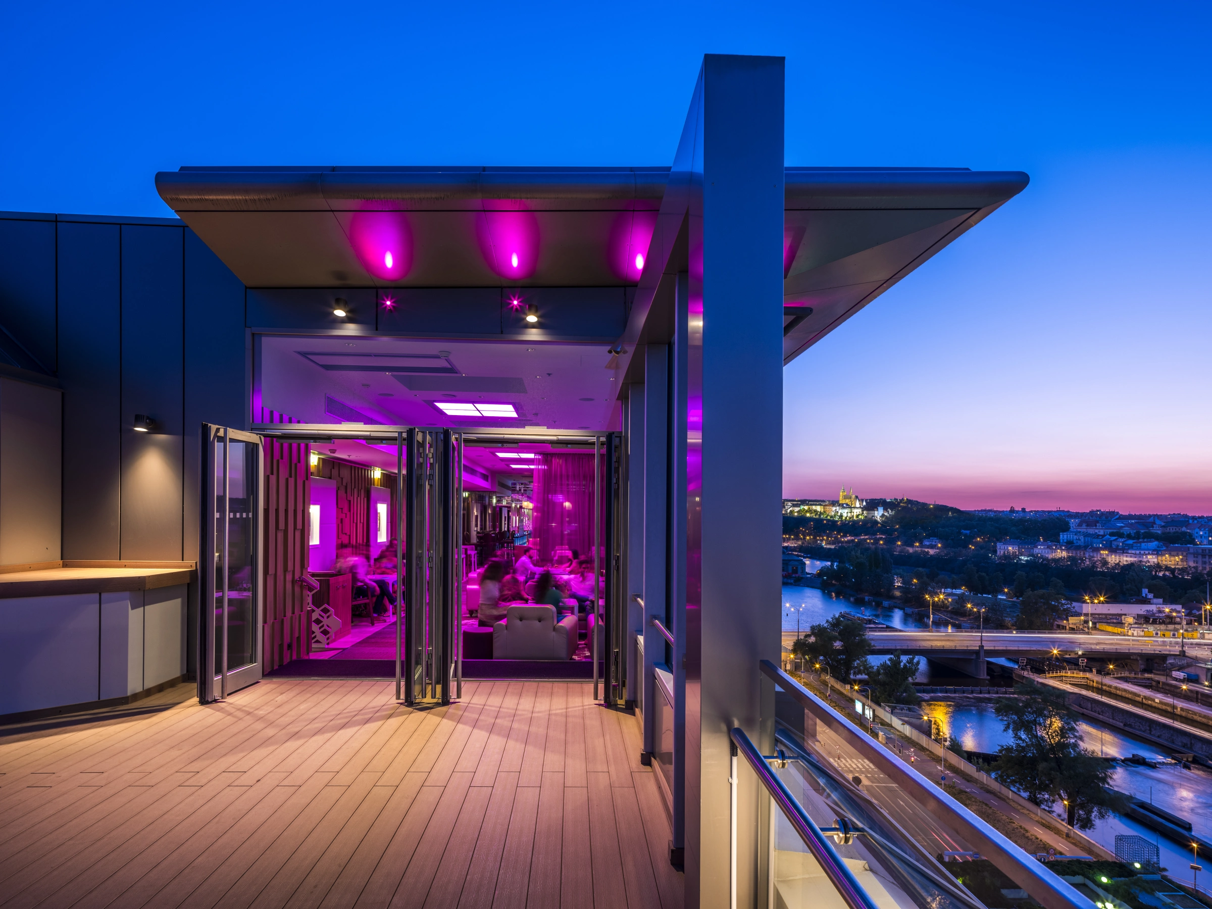 Cloud 9 - Střešní bar & terasy - Sky bar Praha - Galeria 01
